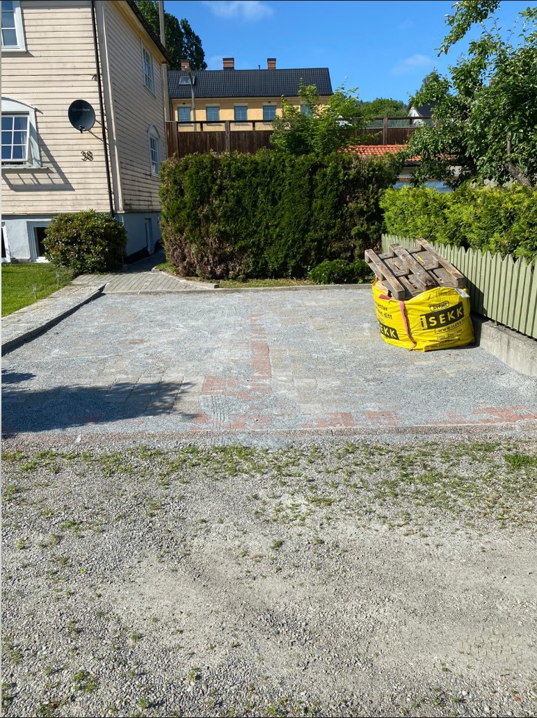 Egen p-plass, 1 parkering. 